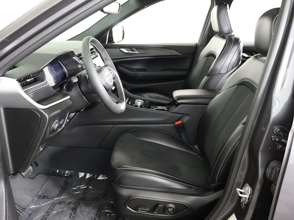 Used 2023 Gray Jeep Altitude image 30