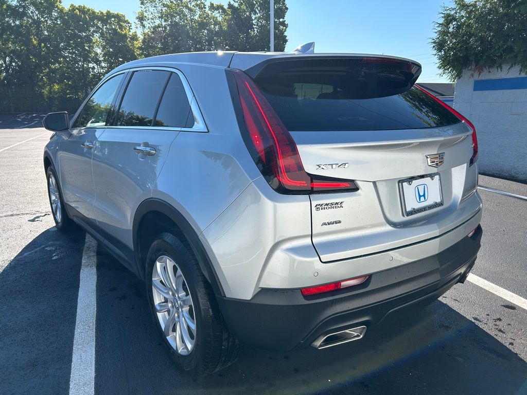 Thumbnail: 2021 Cadillac XT4 - 3