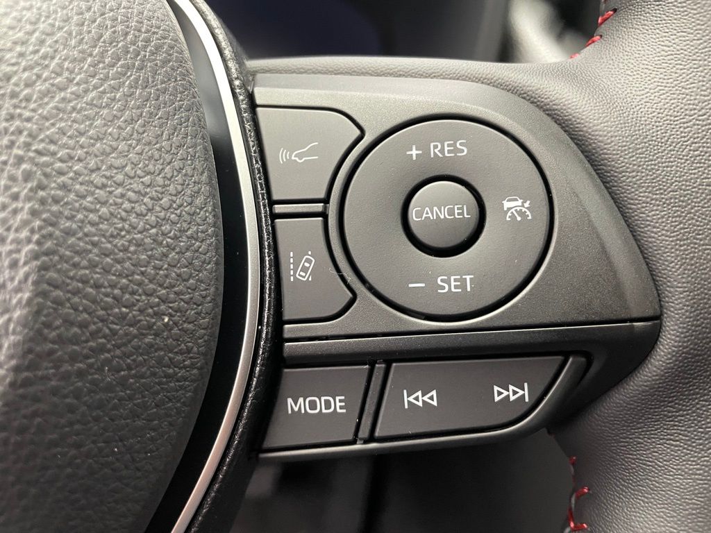 2025 Toyota RAV4 XSE 23