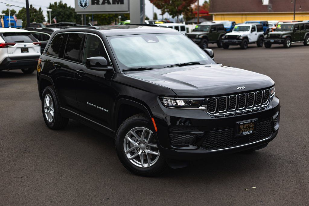2025 Jeep Grand Cherokee Laredo X thumbnail 2