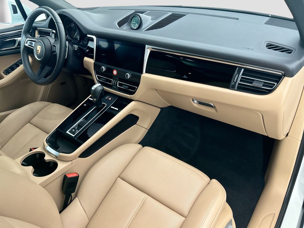 Thumbnail: 2025 Porsche Macan - 19