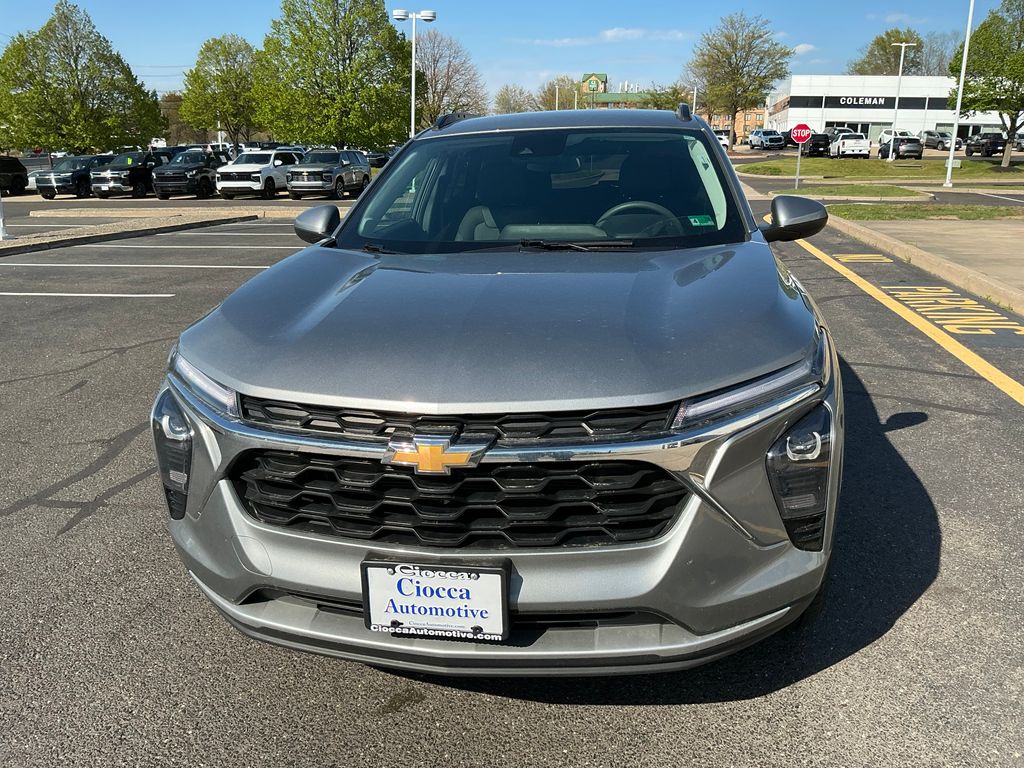 used 2025 Chevrolet Trax car, priced at $23,974