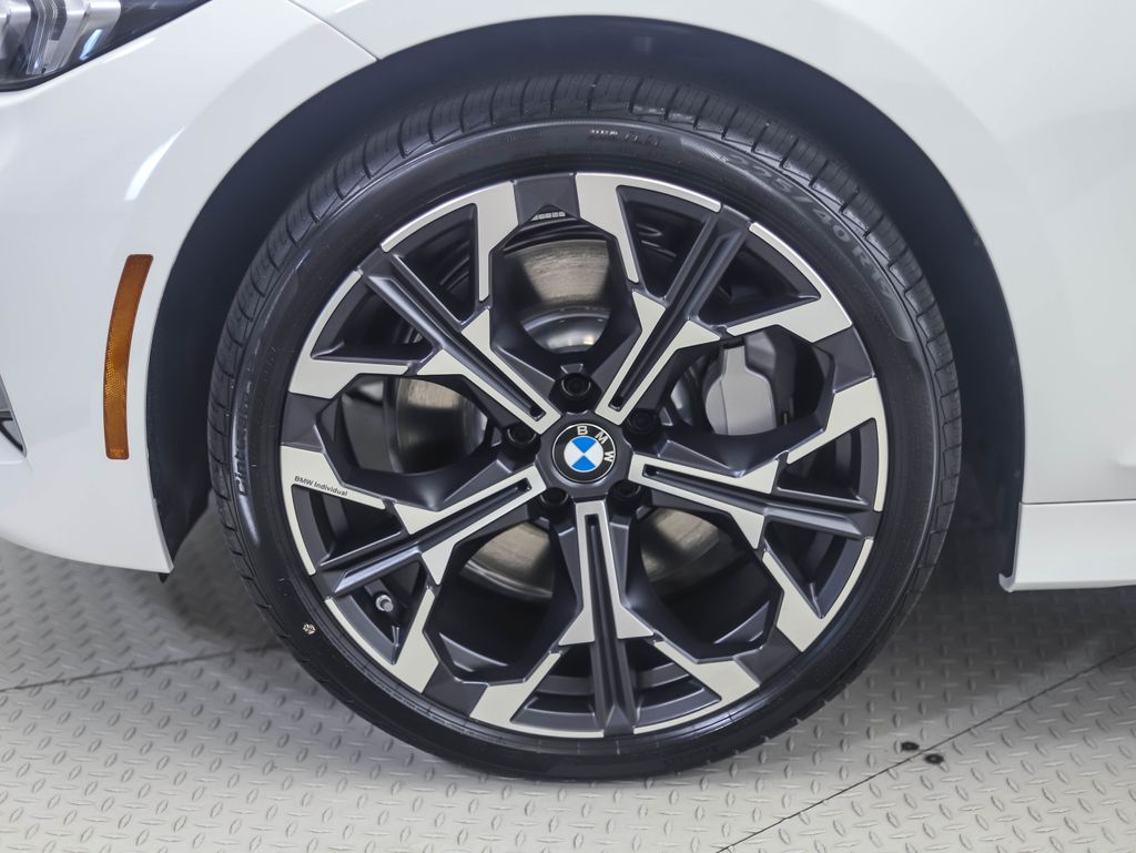 Thumbnail: 2025 BMW 3 Series - 2