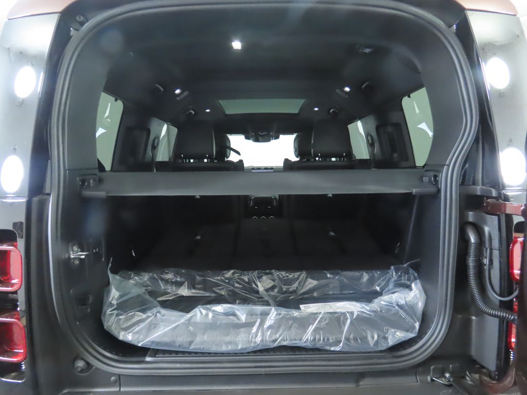 Thumbnail: 2025 Land Rover Defender - 30