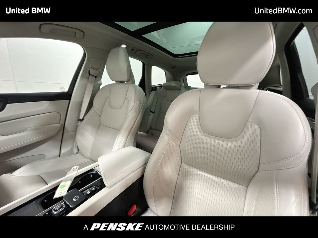 Thumbnail: 2022 Volvo XC60 - 14