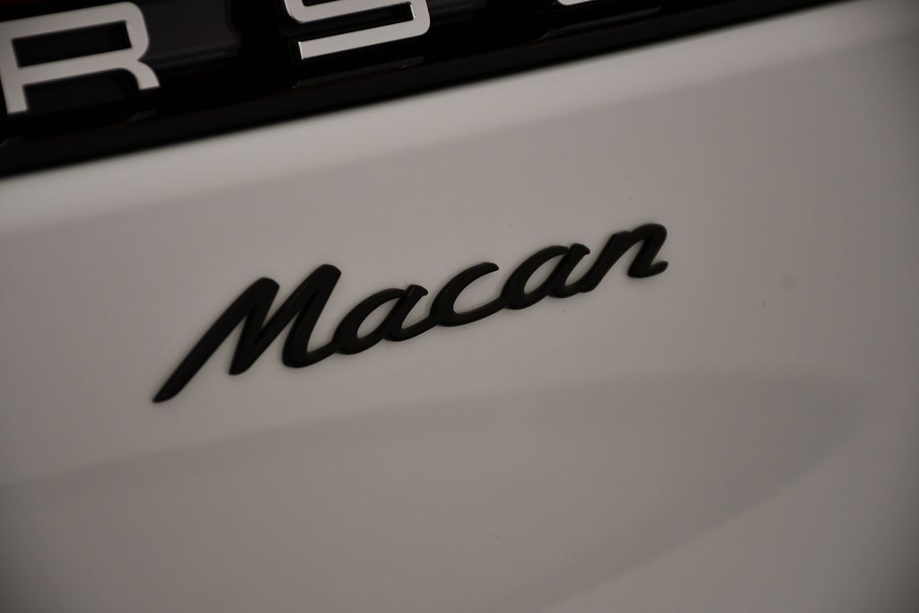 Thumbnail: 2026 Porsche Macan - 11