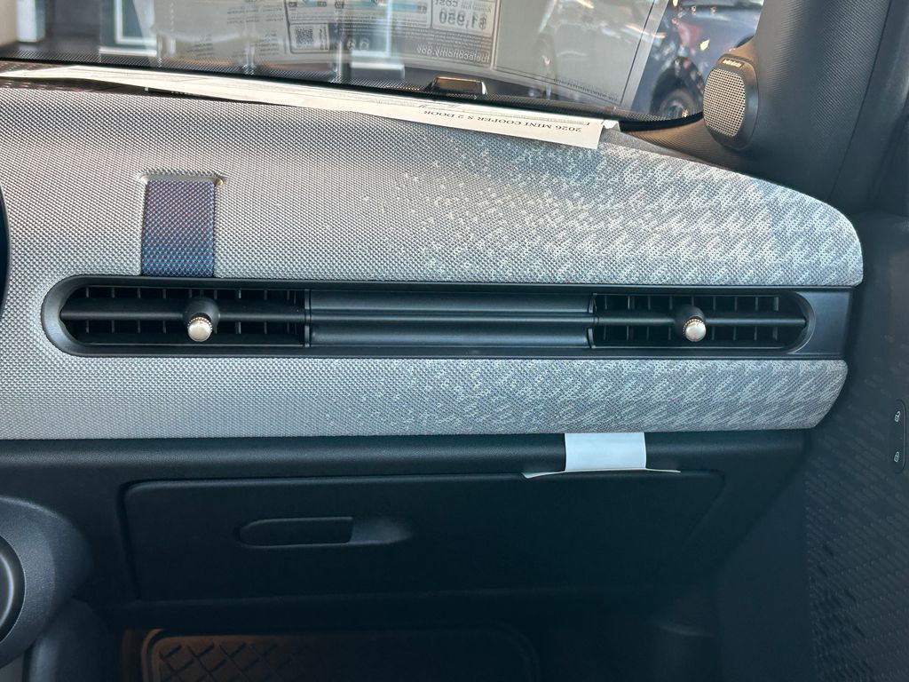 Thumbnail: 2026 MINI Cooper - 25