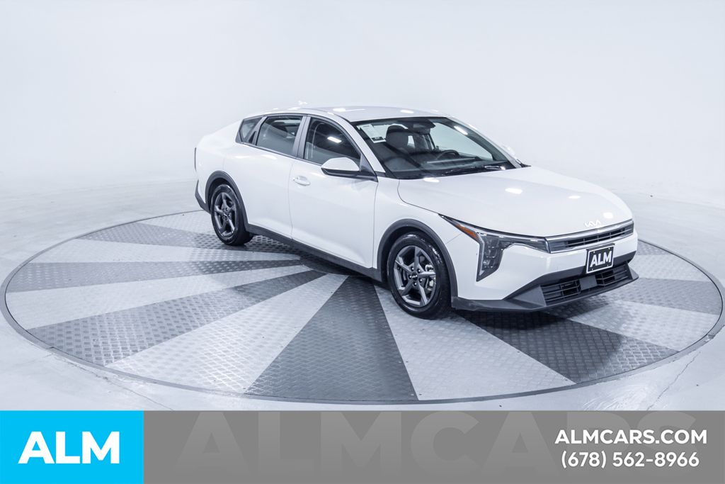 Used 2025 White Kia LXS image 14