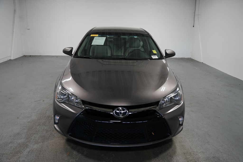 2017 Toyota Camry SE 2