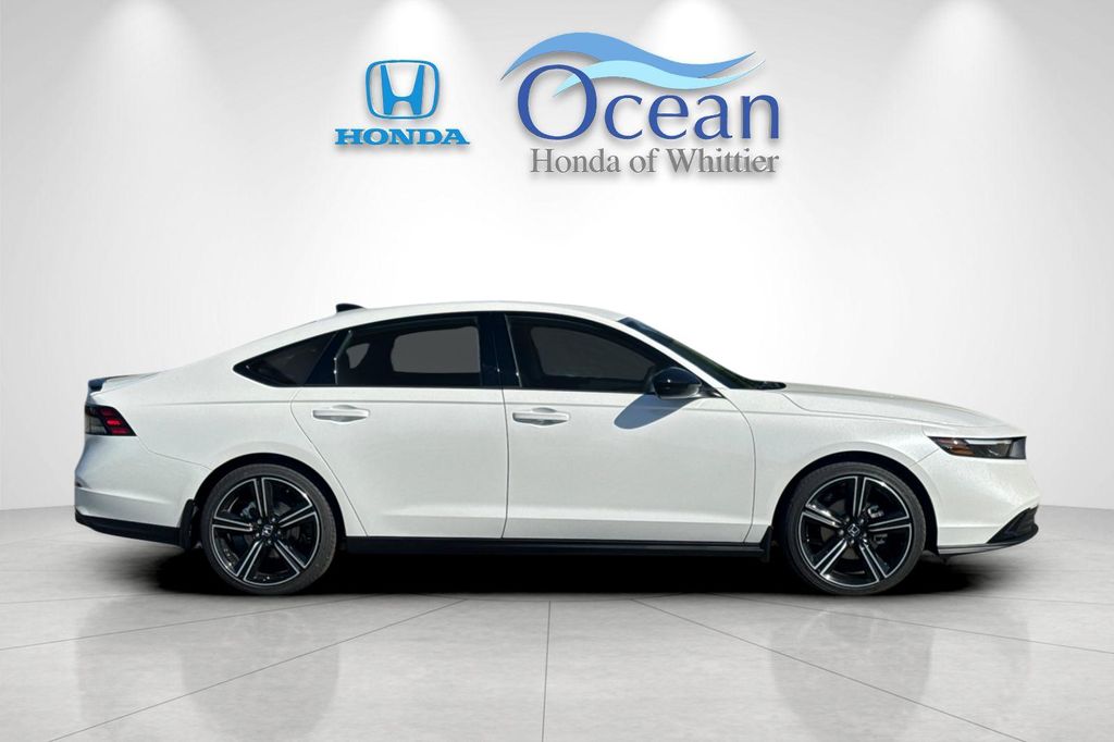 New 2026 Platinum White Pearl Honda SE image 3