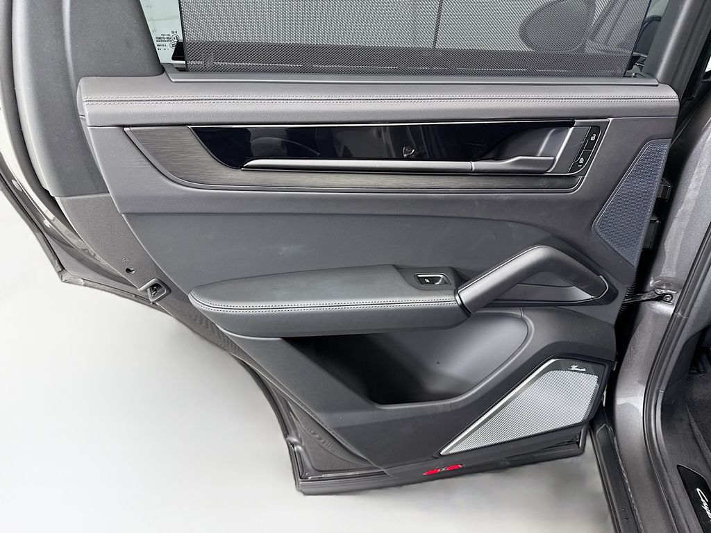 Thumbnail: 2025 Porsche Cayenne - 27