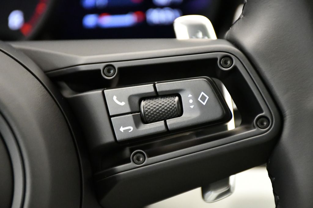 Thumbnail: 2026 Porsche Macan - 29