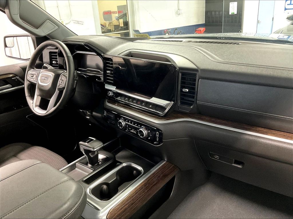 2025 GMC Sierra 1500 — photo 14