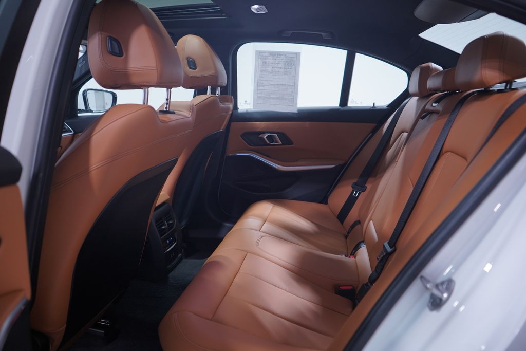 Thumbnail: 2024 BMW 3 Series - 9