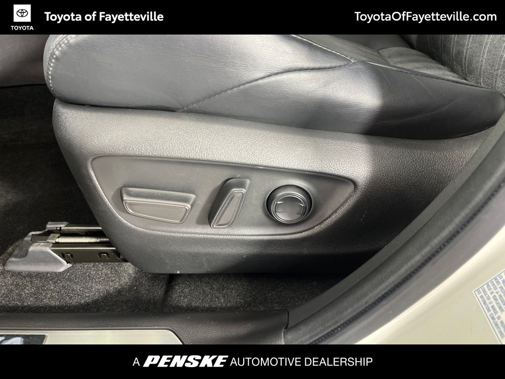 Thumbnail: 2021 Toyota Venza - 27