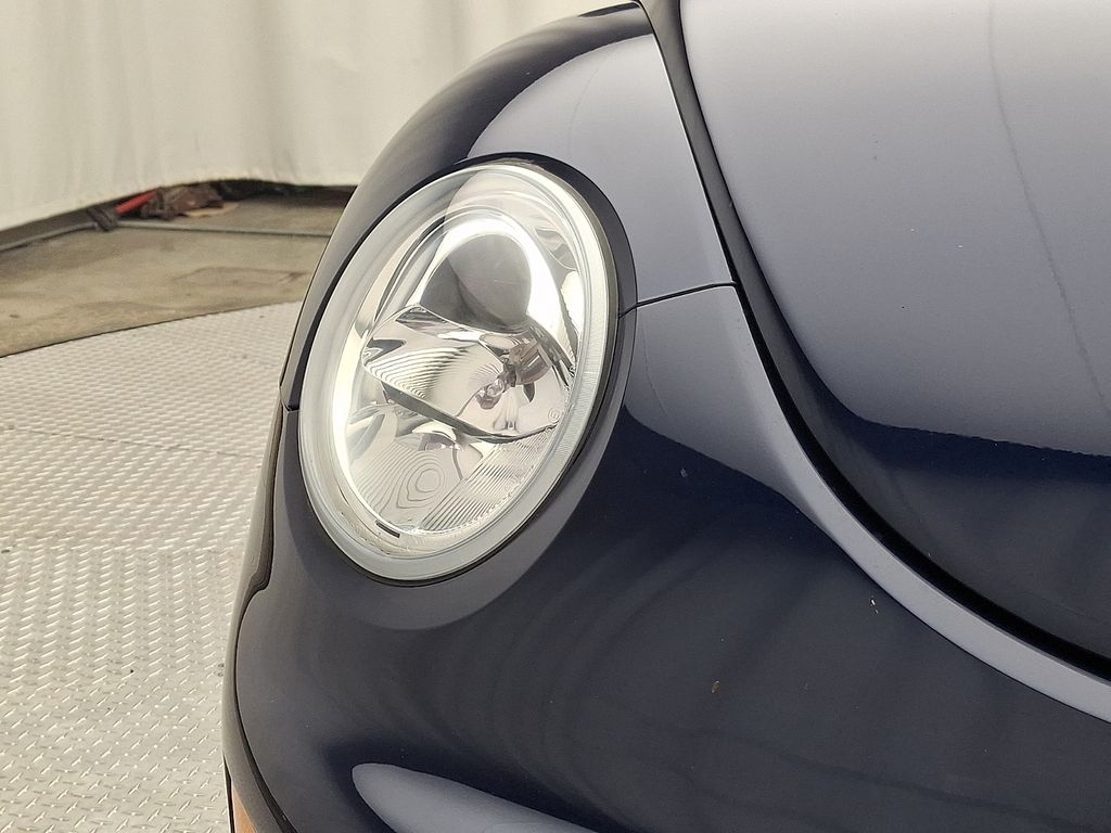 Thumbnail: 2004 Volkswagen Beetle - 10