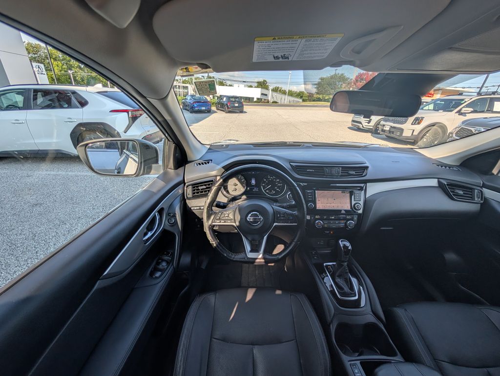 Used 2020 Silver Nissan SL image 28