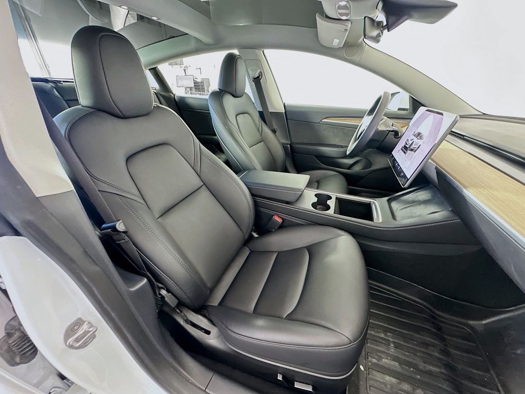 Thumbnail: 2023 Tesla Model 3 - 28