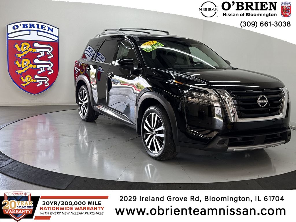 2025 Nissan Pathfinder Platinum FWD