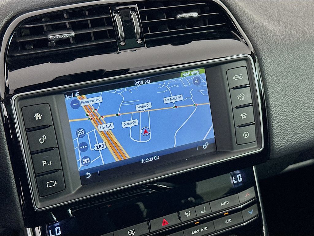 2017 Jaguar XE Prestige 13
