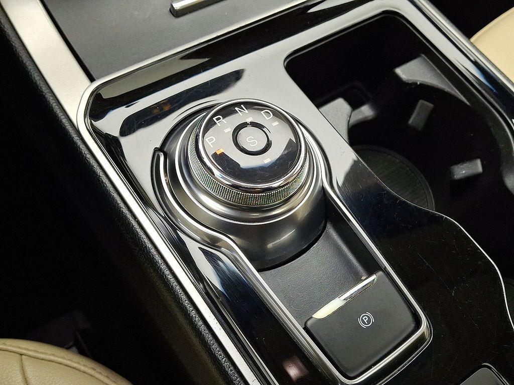 Thumbnail: 2019 Ford Edge - 15