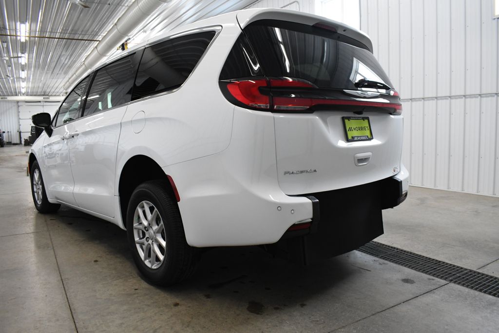 Used 2026 White Chrysler Select image 6