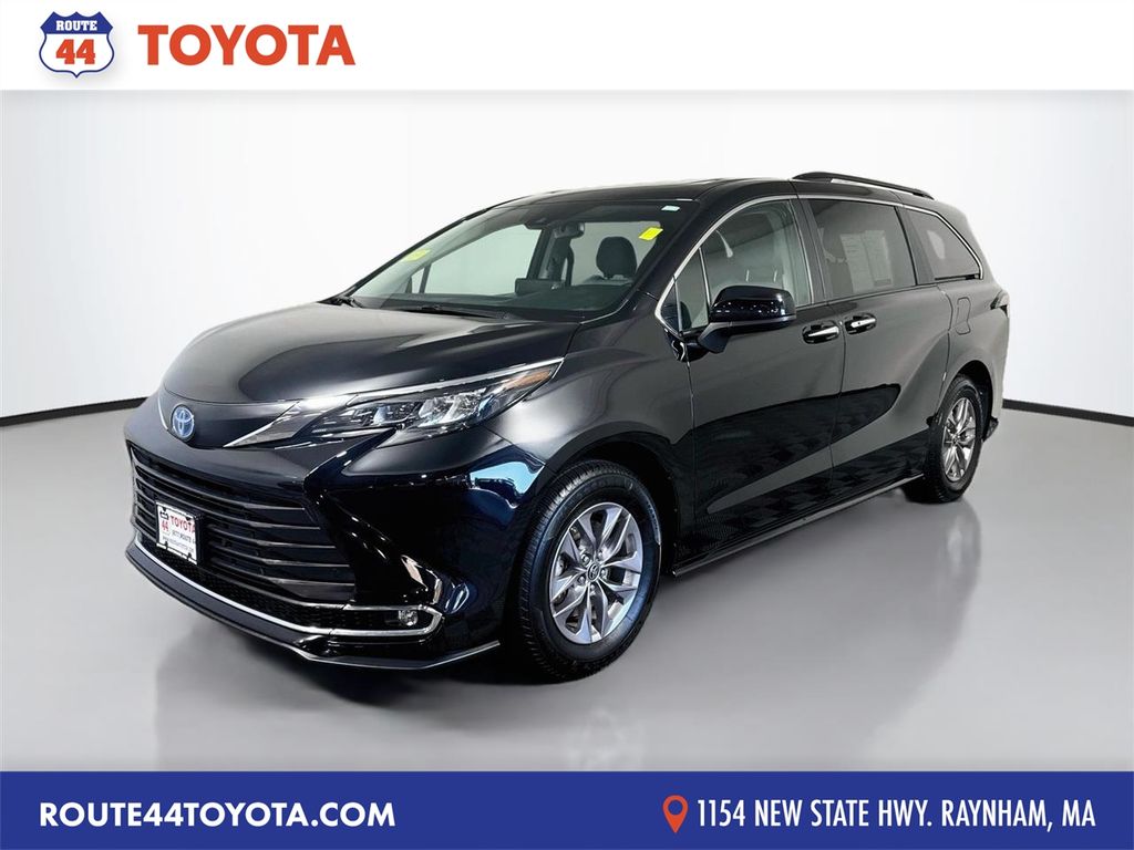 Midnight Black Metallic 2024 Toyota Sienna Minivan Front-Wheel Drive Continuously Variable Transmission