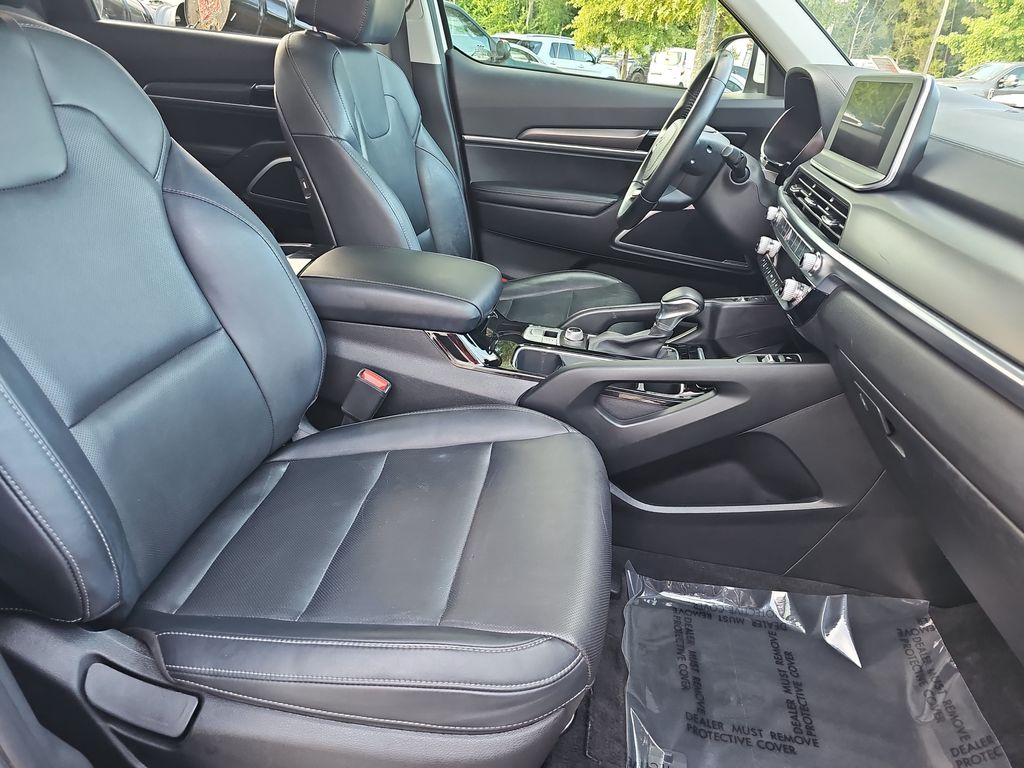 Used 2022 White Kia S image 10