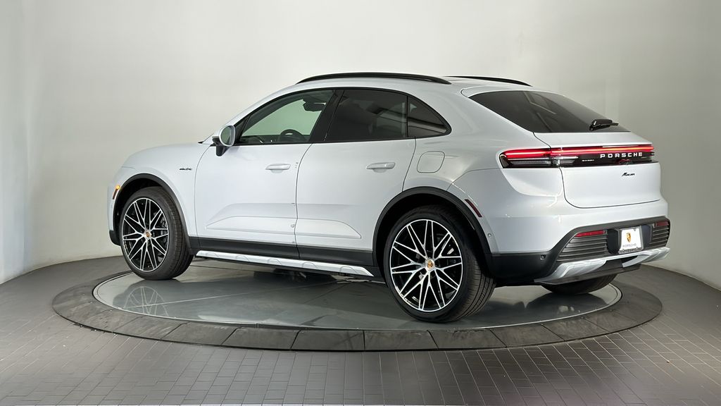 Thumbnail: 2025 Porsche Macan - 3