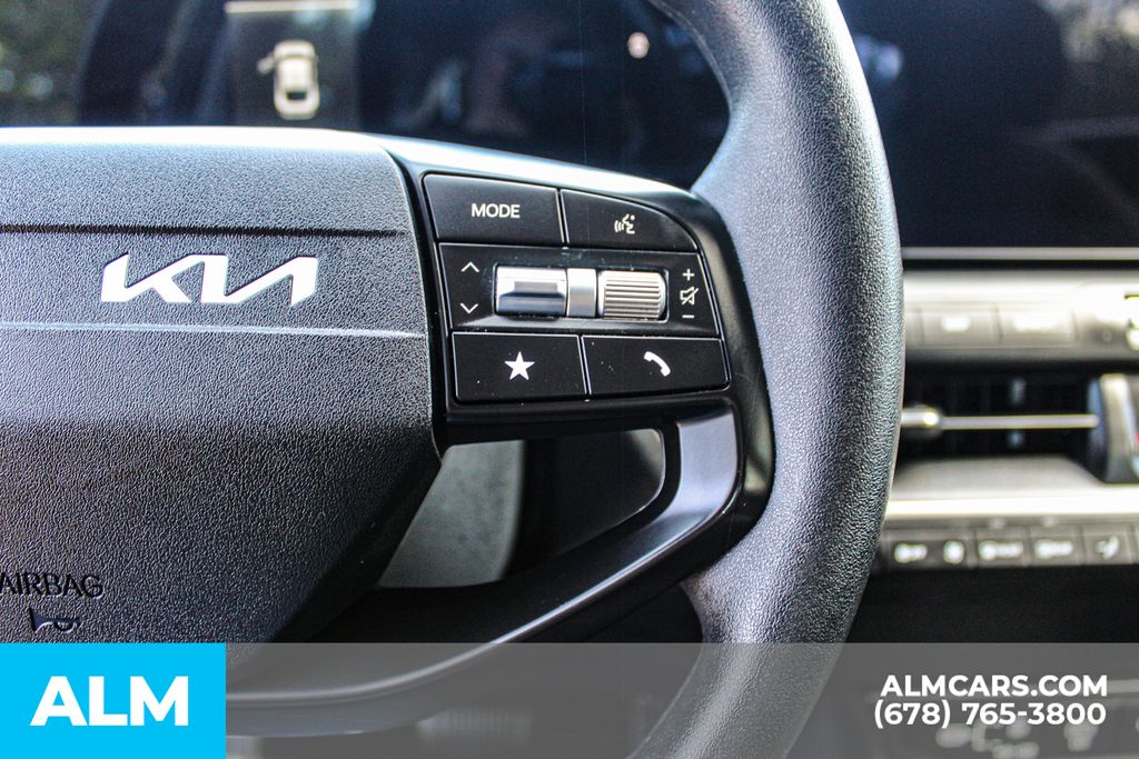 Used 2025 Blue Kia LXS image 27