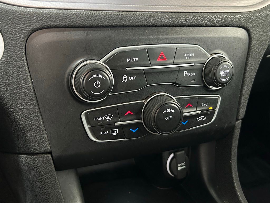 Used 2023 Pitch Black Clearcoat Dodge SXT image 43