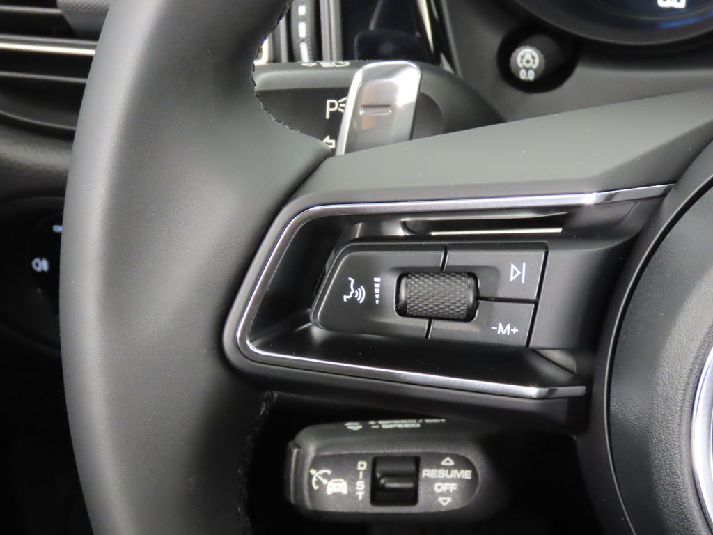 Thumbnail: 2026 Porsche Macan - 19