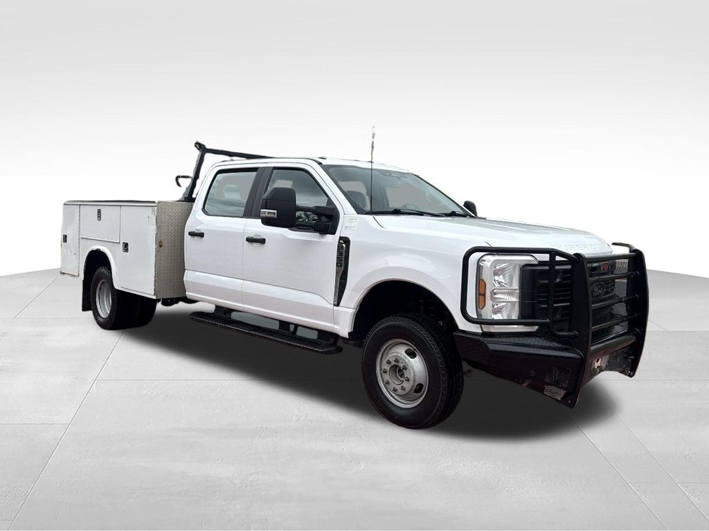 Oxford White 2024 Ford F-350 Super Duty Chassis Pickup Truck Four-Wheel Drive Automatic