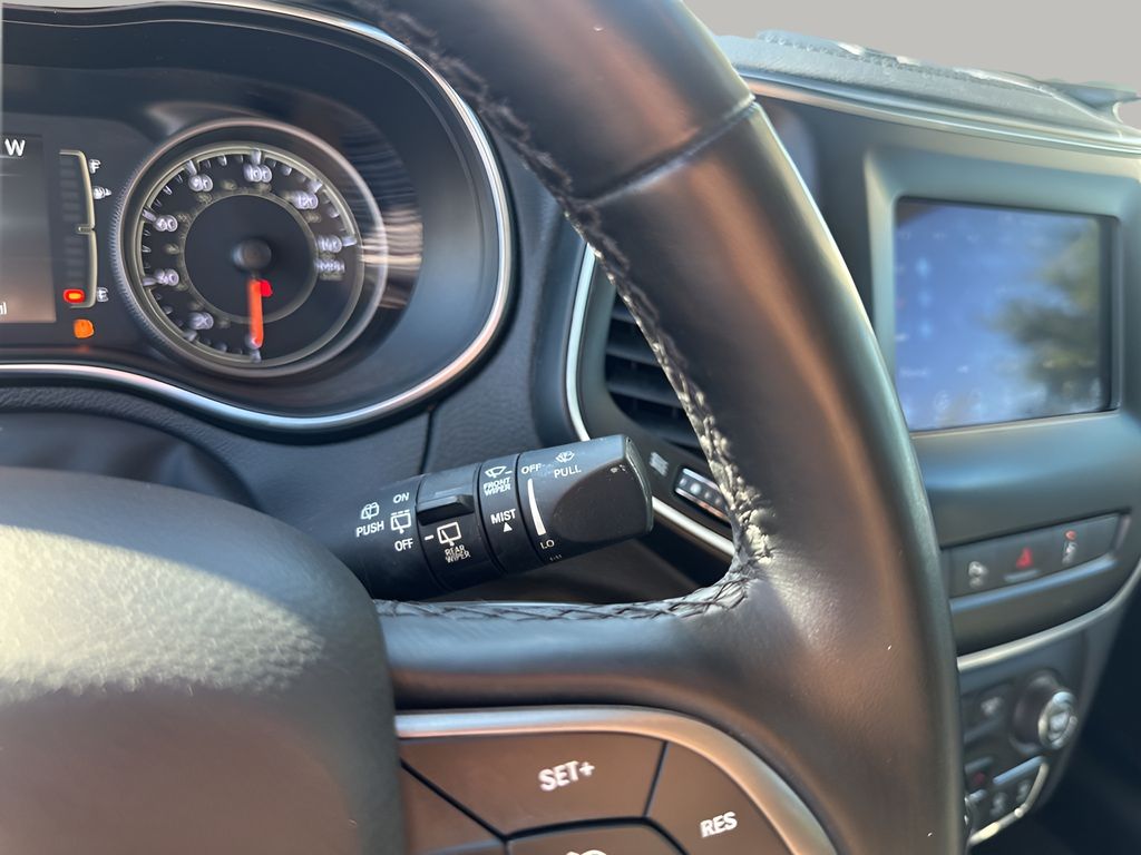 Used Car 2021 Jeep Cherokee  Latitude Plus For Sale Under $20,000 In Austin, Texas