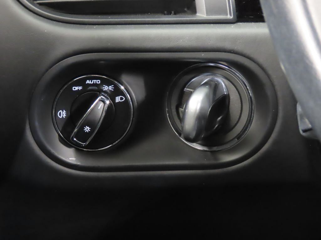 Thumbnail: 2023 Porsche Macan - 22