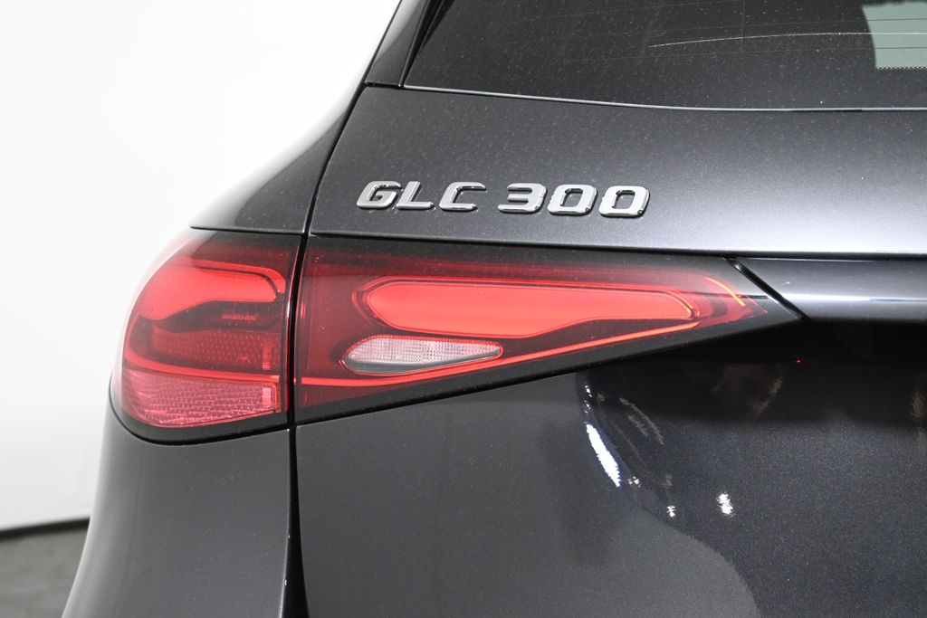 2025 Mercedes-Benz GLC 300 12
