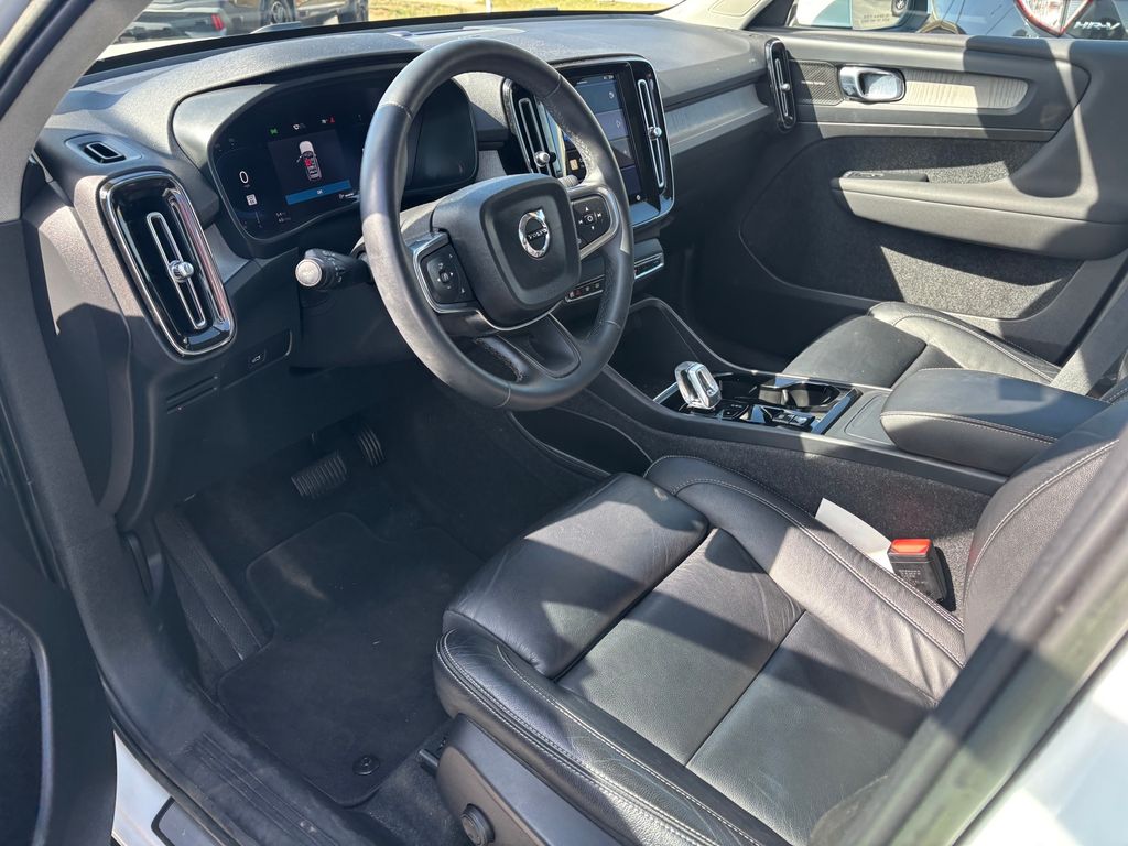 Used Car 2023 Volvo Xc40  B5 Plus Bright Theme For Sale Under $30,000 In Austin, Texas
