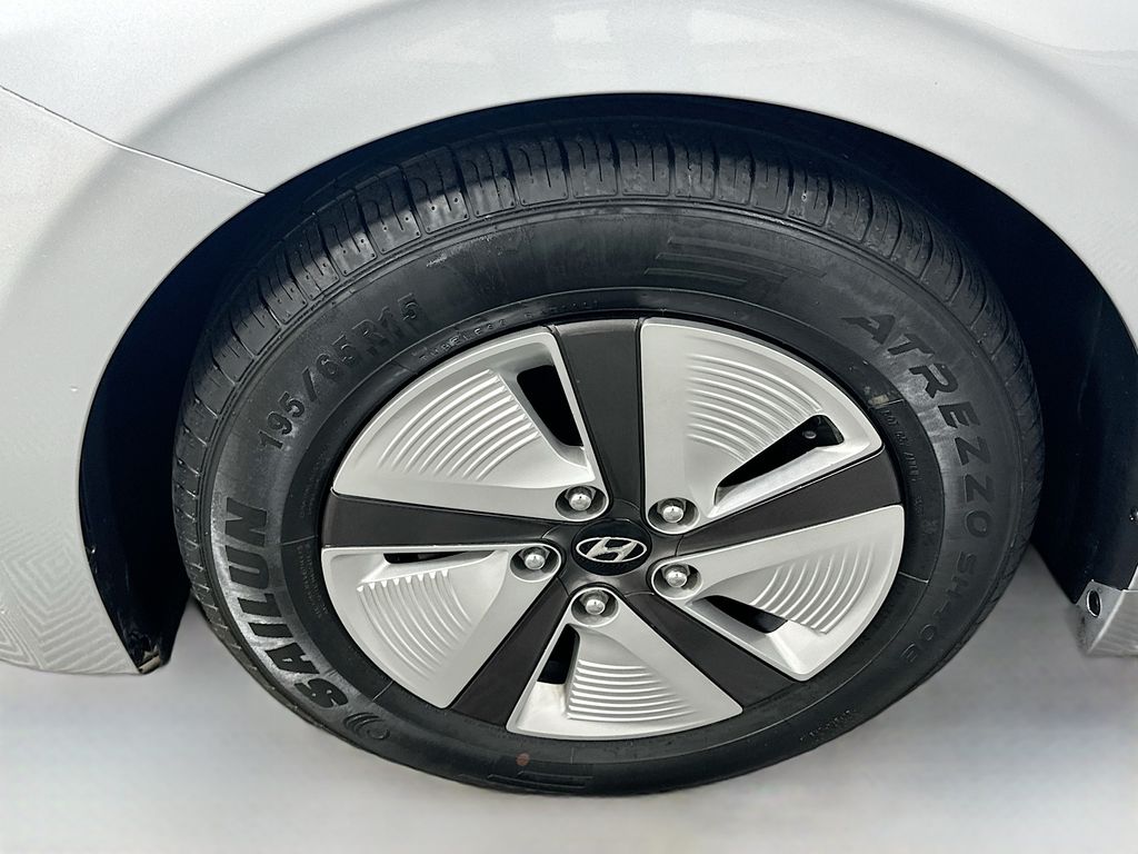 Thumbnail: 2022 Hyundai Ioniq - 29