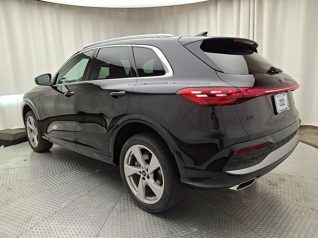 Thumbnail: 2025 Audi Q5 - 4