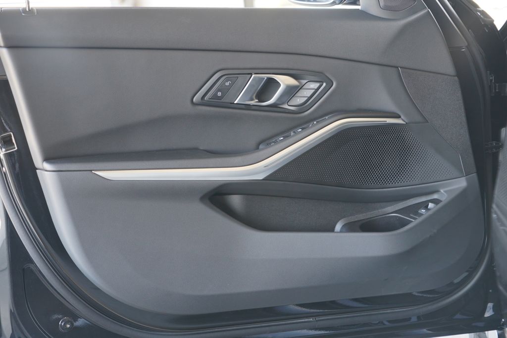 Thumbnail: 2026 BMW 3 Series - 9