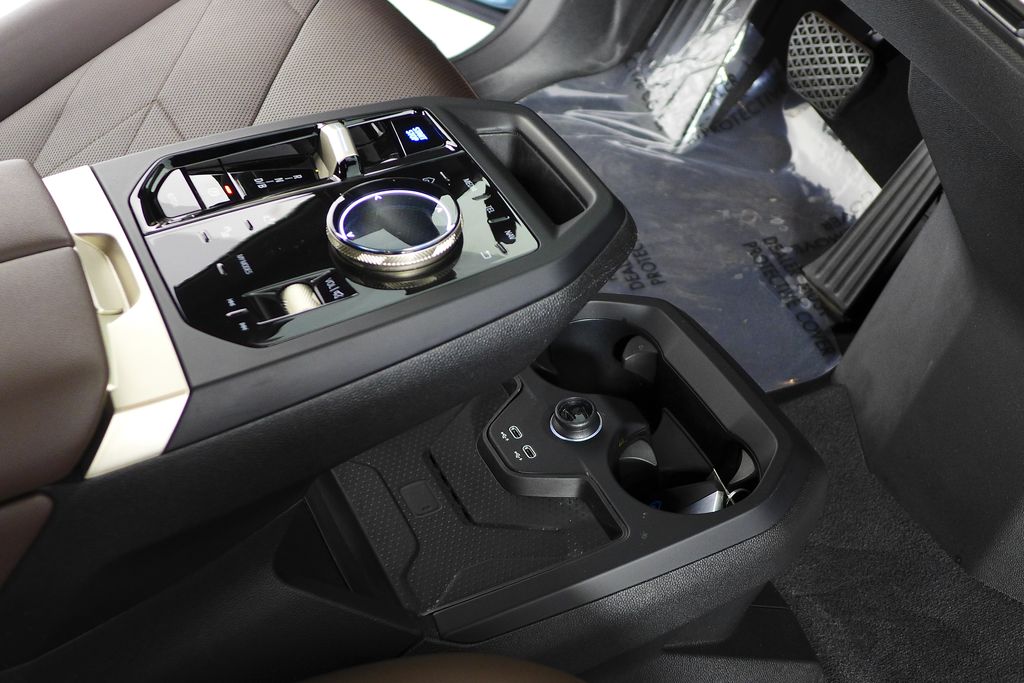 Thumbnail: 2024 BMW iX - 14