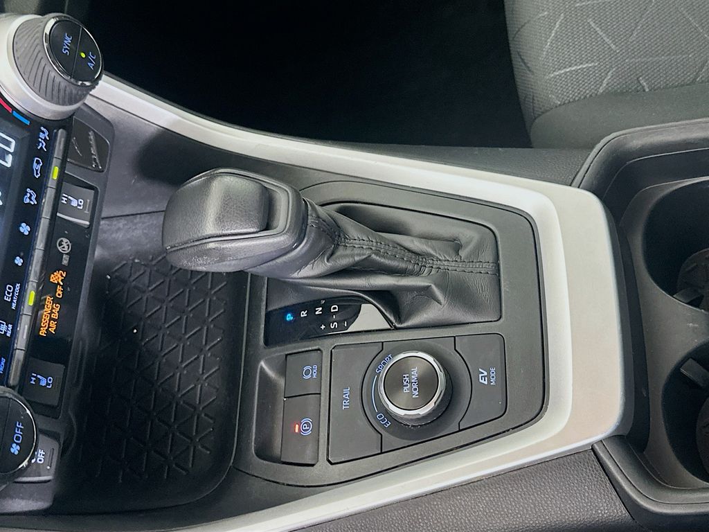 Thumbnail: 2020 Toyota RAV4 - 16