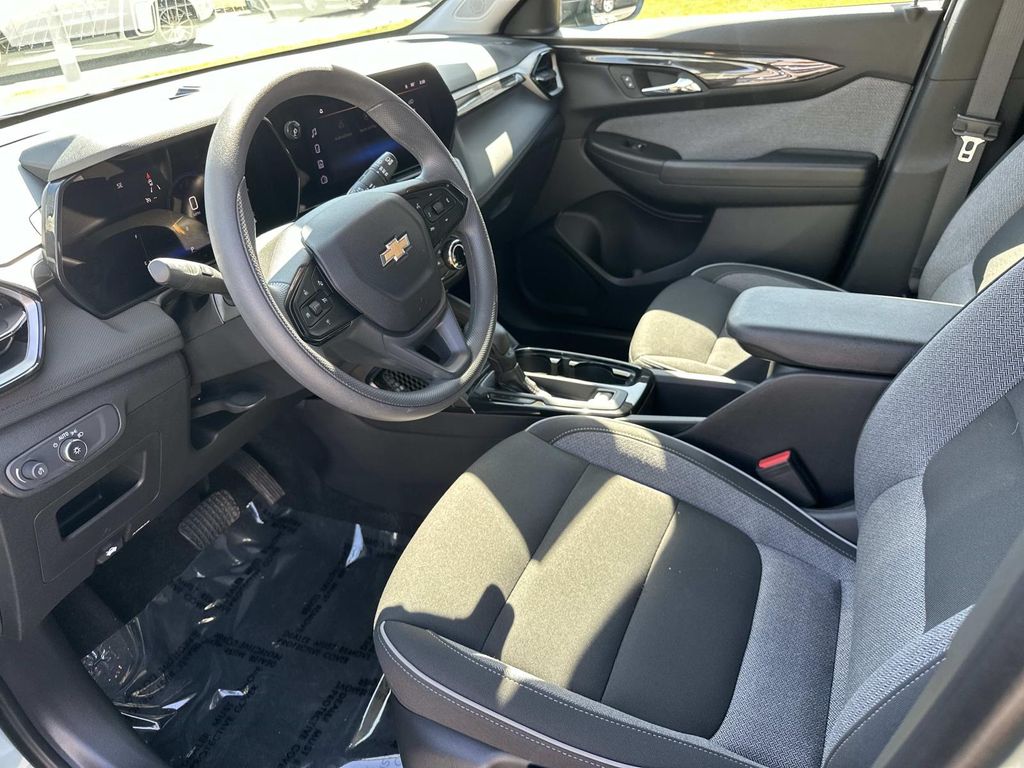 Thumbnail: 2025 Chevrolet TrailBlazer - 25