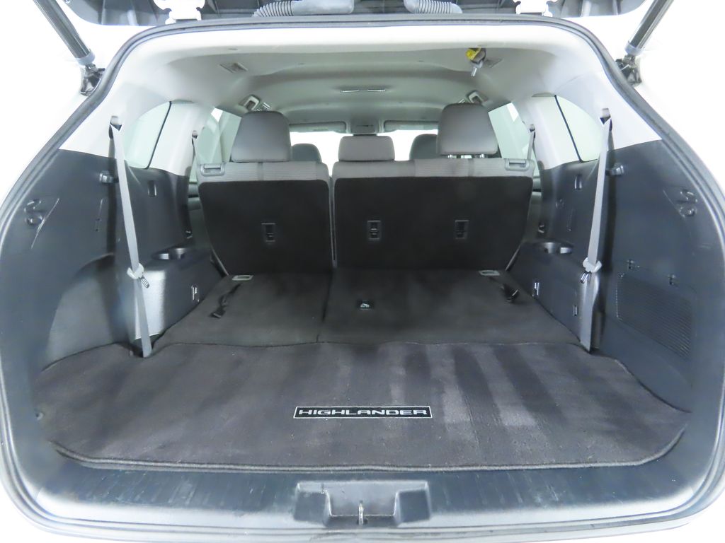 Thumbnail: 2023 Toyota Highlander - 28