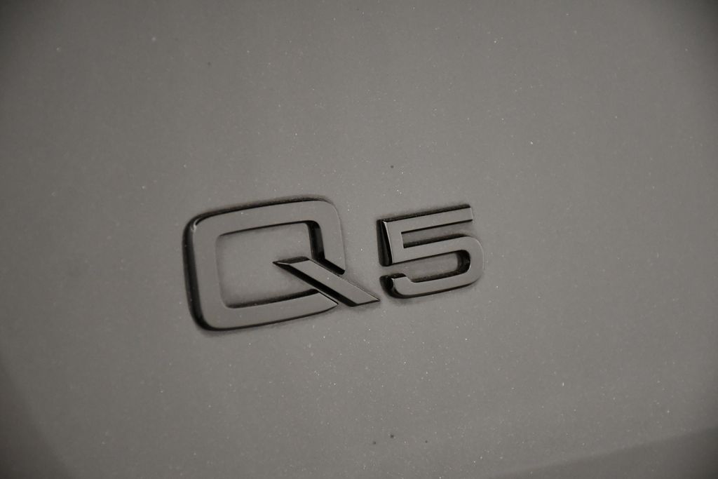 Thumbnail: 2022 Audi Q5 - 9