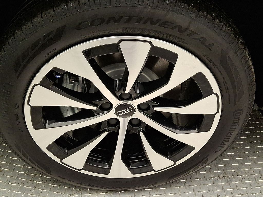 Thumbnail: 2026 Audi Q3 - 5