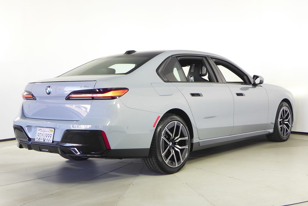 Thumbnail: 2023 BMW 7 Series - 7