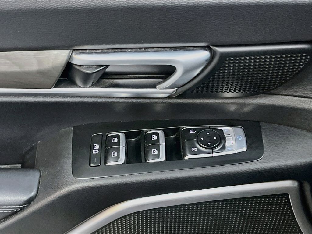 Used 2024 Green Kia EX X-Line image 18