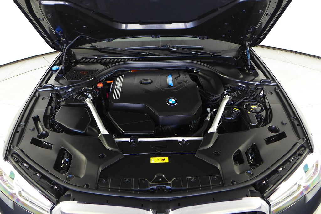 Thumbnail: 2021 BMW 5 Series - 6