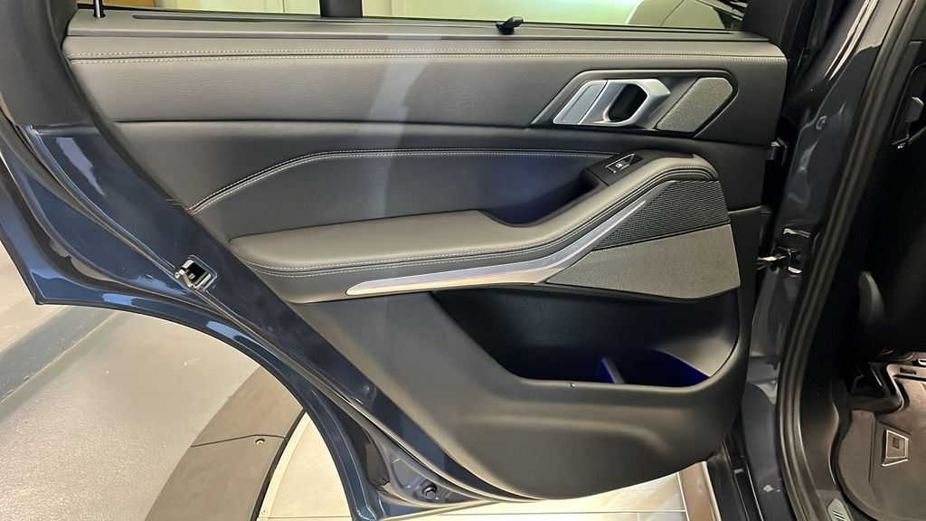 2020 BMW X5 M50i 23